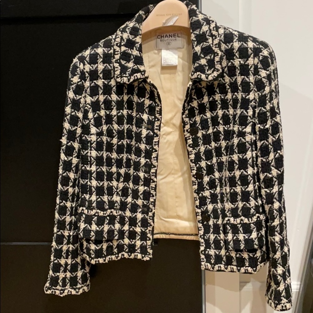 💯Authentic Vintage Chanel Tweed Jacket size 42